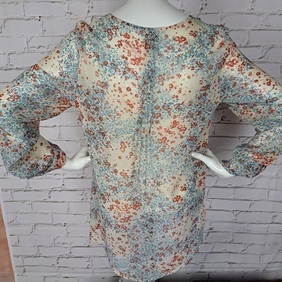 PINS & Needles Floral Button Up Top - Picture 7 of 11